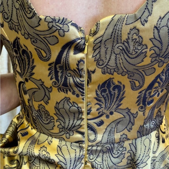 Elegant, Vintage, satan cocktail dress! It fits more like a Medium than a large. - Picture 11 of 13